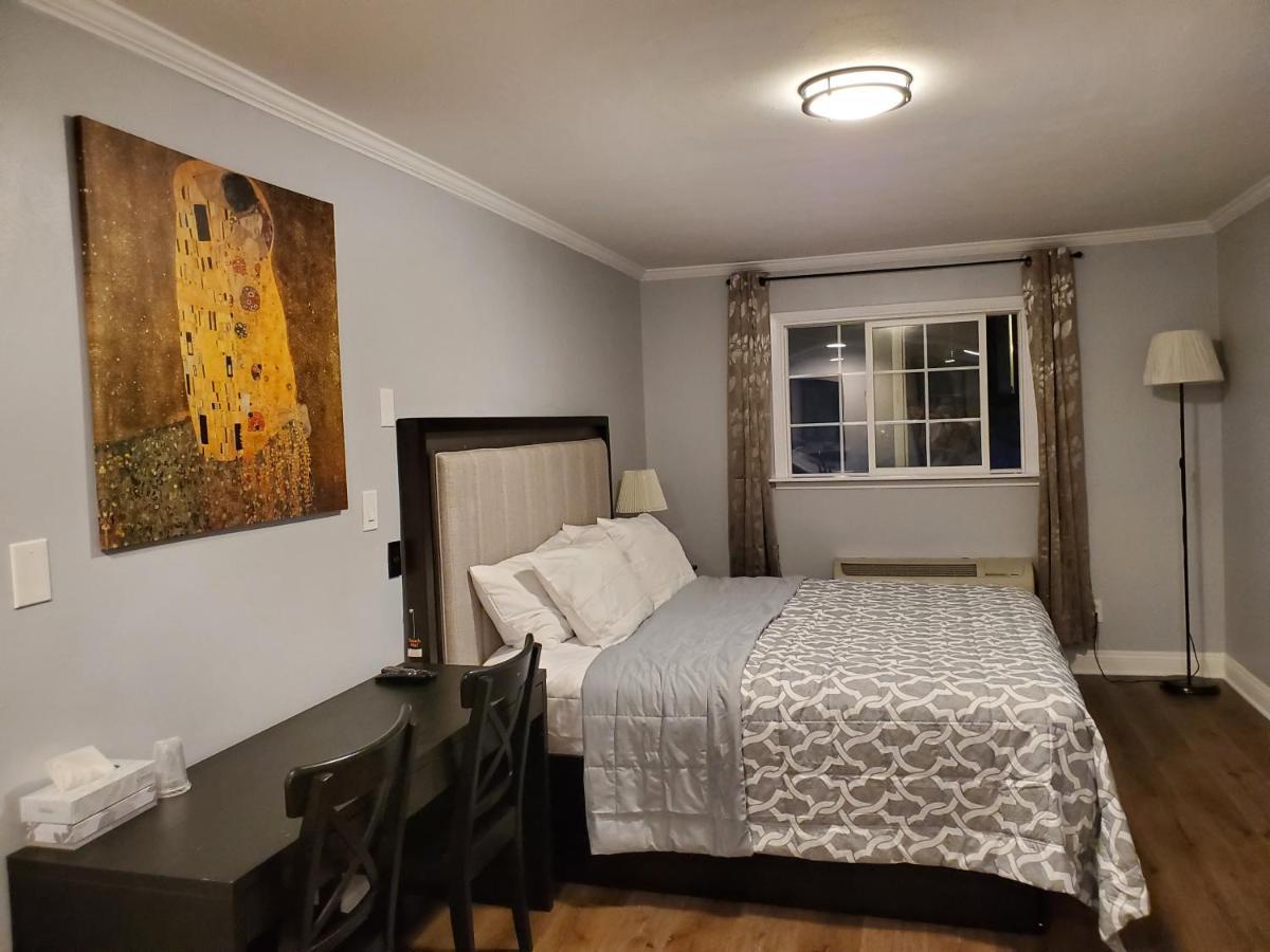 Europa Motel *